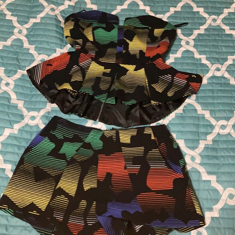 Color printed short set